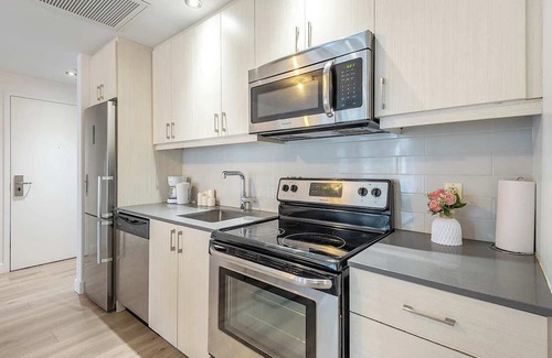 Old Montreal Apartment | Sleeps 6 - Old Port - Indoor Parking