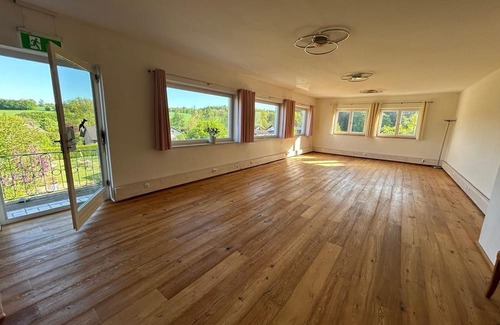 Flammersfeld House | 2-bed room Walnut with bathroom "on suite" - Guest and seminar house Mensch und