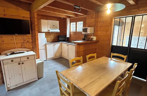 Bias Cottage | Cottage with heated pool and spa, 4km from the ocean near Mimizan