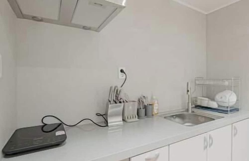 Nonhyeon-dong Apartment | 201 Apgujeong 2nd, Studio 1 Bath Queen Bed