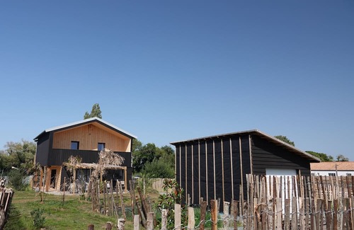 Les Conches House | 2 wooden houses near the ocean. Quiet, perfect for family gatherings.
