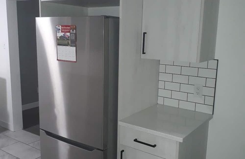 Northeast Edmonton House | Welcoming 3-bedroom house with WiFi in Edmonton and smart tv per room.n