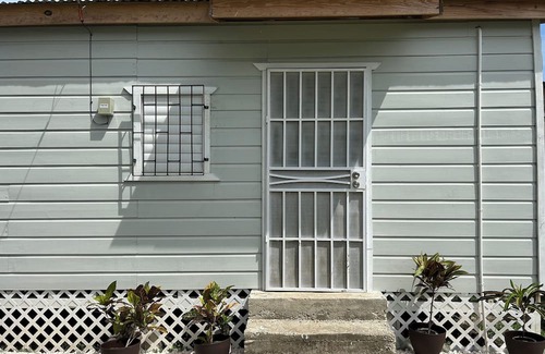 King's Park Apartment | Cozy studio with WiFi in King’s Park, Belize City