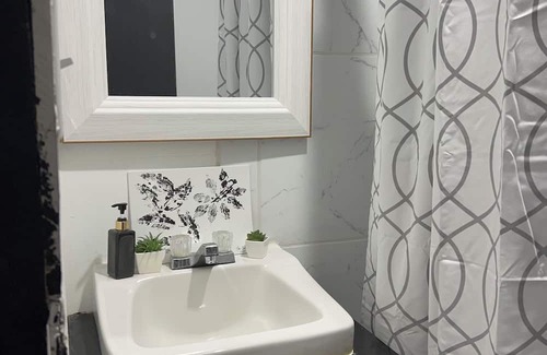 King's Park Apartment | Cozy studio with WiFi in King’s Park, Belize City