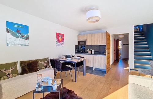 Saint-Martin-de-Belleville Apartment | Cozy apartment with mezzanine and balcony, ski-in/ski-out, Wi-Fi included