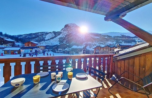 Saint-Martin-de-Belleville Apartment | Cozy apartment with mezzanine and balcony, ski-in/ski-out, Wi-Fi included