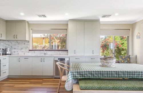 Preston Beach House | Sand Dunes Preston Beach Family Escape with wifi