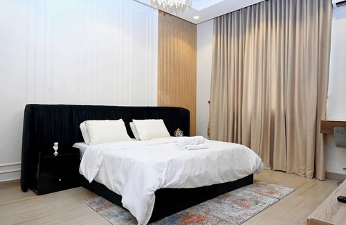 Oshodi-Isolo Apartment | Techsphere Apartment with 2 bedrooms: 10 minutes from the Airport