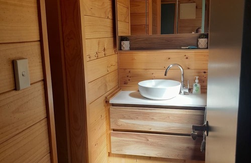 Pokura Pa House | The 8 Point Inn , water views quiet pet friendly cottage