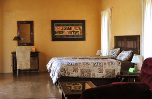 Omaruru House | Discover Kashana Namibia: Family-Friendly Hotel with Pool