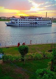Cairo Boat Rental | Discover MS River: Pool & Breakfast on a Nile Cruise