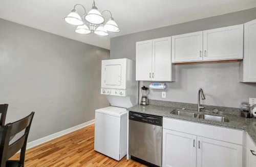 Southwest Garden House | Historic Tower Grove Unit with 4 Queen Beds - Family-Friendly