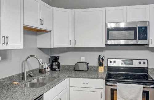 Southwest Garden House | Historic Tower Grove Unit with 4 Queen Beds - Family-Friendly