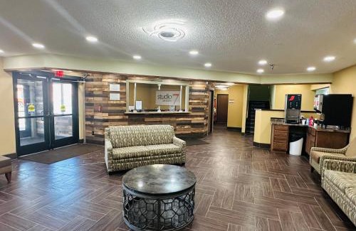 West Fargo Hotel | Pet-Friendly Retreat: Studio 7 on Main Awaits You