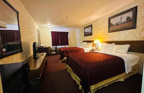 West Fargo Hotel | Pet-Friendly Retreat: Studio 7 on Main Awaits You