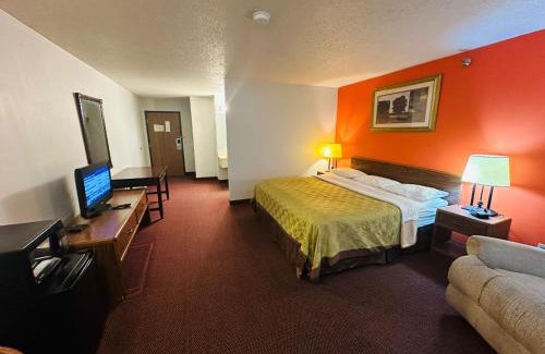 West Fargo Hotel | Pet-Friendly Retreat: Studio 7 on Main Awaits You