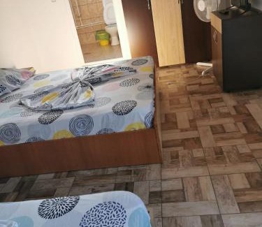 Costinesti House | Discover Vila Strat: Family-Friendly with Hot Tub Access