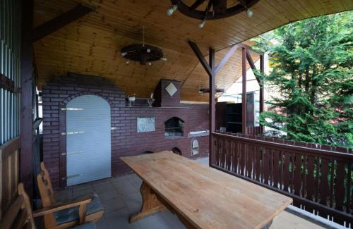 Vulcan House | Casa Mihai Vulcan: Family-Friendly Retreat with Hot Tub