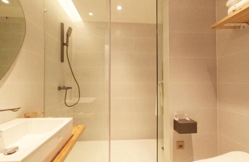 Xiaojin County House | Discover Relaxation at 四姑娘山 Mountain Retreat