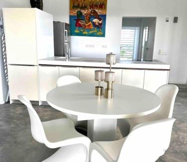 Marie Pampoen Apartment | Heerlijk appartement met zeezicht en privezwembad