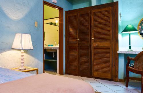 Windhoek Rural House | Explore the Beauty of Corona Guest Farm with Pool & Breakfast