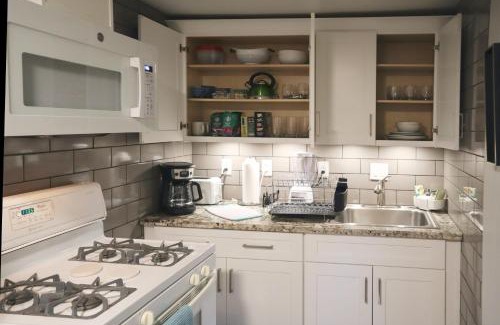 North Oak Park House | Charming Remodeled Studio Retreat w Front Garden