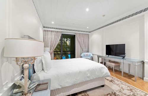 Jadaf Apartment | FIRST CLASS 3BR Elegant Palazzo Versace Suite