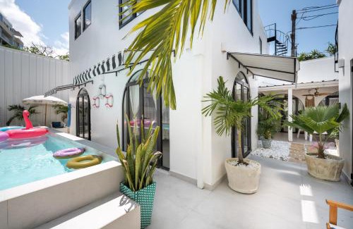 Condado House | Lux 6BR Getaway - Condado Pool BBQ Generator Beach 9min Walk