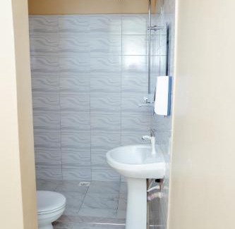 Mbezi Beach Bed & Breakfast | Comfy Home Mbezi beach-Lulu Room