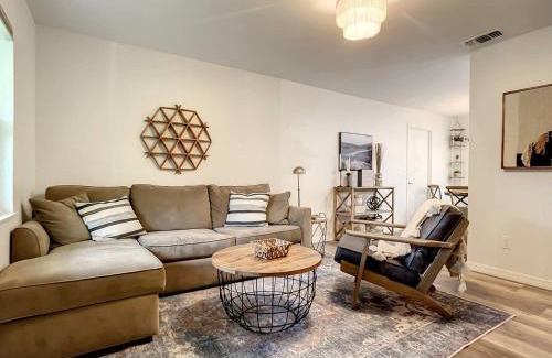Orange City House | Boho Cottage By Blue Springs- 3 Bedrooms- 6 Guest