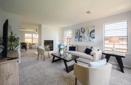 Riverside Terrace House | Spacious Modern House near Downtown & Medical Center