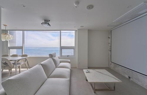 Haeundae House | 송정놀다가