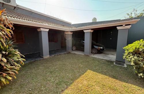 Tucuman House | Casa a 5 minutos de Y Buena, tres dormitorios, living comedor, cocina, pileta, cochera para dos autos con portón automático