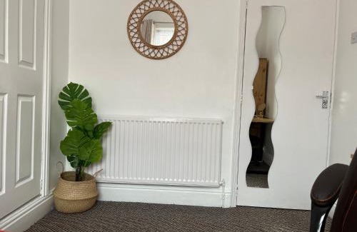 Coventry House | Eco-Friendly Monk’s Lodge with Hot Tub & 10/10 Guest Rating