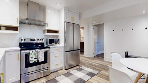Vaughan Apartment | Stylish Basement Apartment with Family-Friendly Amenities