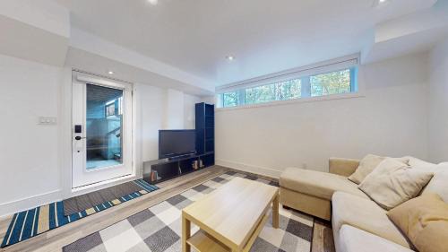 Vaughan Apartment | Stylish Basement Apartment with Family-Friendly Amenities