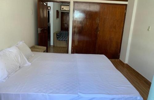 Central C Apartment | Explore Chambre Centre de Maputo: Pet-Friendly Comfort