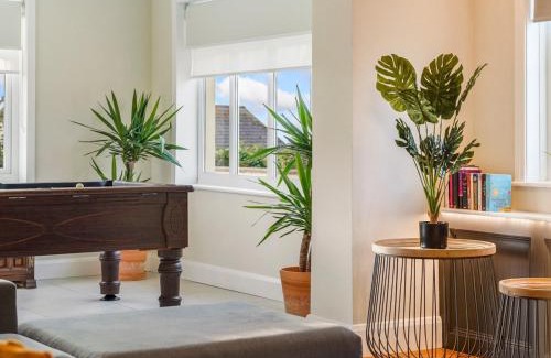 Borth House | Unforgettable Pass the Keys Holiday Home with Key Amenities