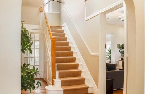 Borth House | Unforgettable Pass the Keys Holiday Home with Key Amenities