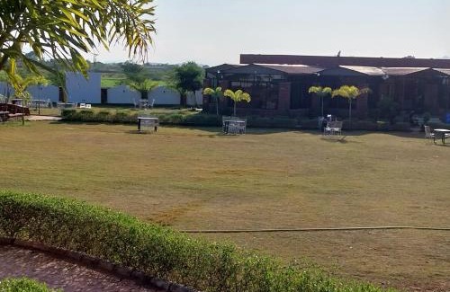 Abu Road Hotel | Stunning Mount Down Resort with Pool and Hot Tub Access