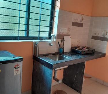 Mandrem Apartment | Cozy Mahalaxmi Guest House: Pet & Child Friendly Stay