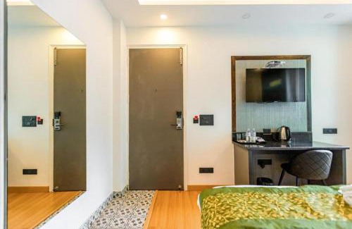 Chittaranjan Hotel | Budget-Friendly Mayur Hotel Near CR Park, New Delhi