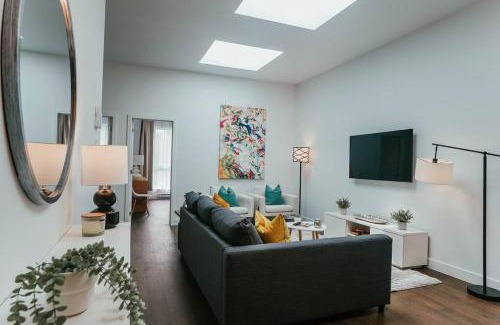 La Petite-Patrie Apartment | Modern Apartments on Main St - Guest Rated 9/10