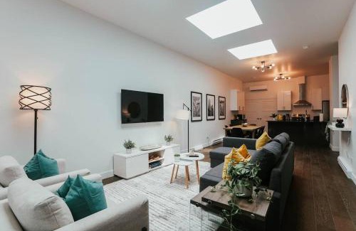 La Petite-Patrie Apartment | Modern Apartments on Main St - Guest Rated 9/10