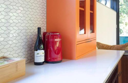 Randle House | Scenic Waterfront Cabin at White Pass - Family-Friendly Retreat