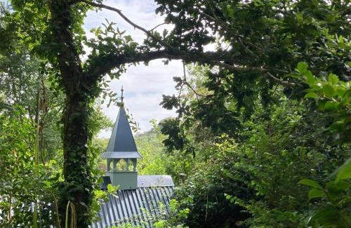 Bude Cabin | Artful Hand Painted Tabernacle with Relaxing Hot Tub