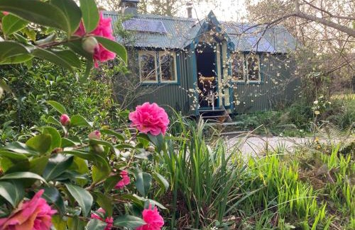 Bude Cabin | Artful Hand Painted Tabernacle with Relaxing Hot Tub