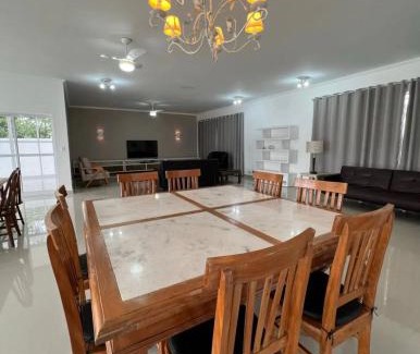 Jardim Acapulco House | Elegant Mansion Retreat in Jardim Acapulco with Pool
