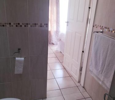 Greater Johannesburg Metropolitan Area Bed & Breakfast | Discover The Protea Nest: Ideal for Families with Pool Access