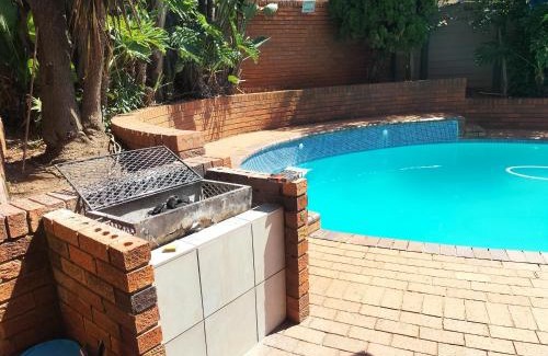 Greater Johannesburg Metropolitan Area Bed & Breakfast | Discover The Protea Nest: Ideal for Families with Pool Access